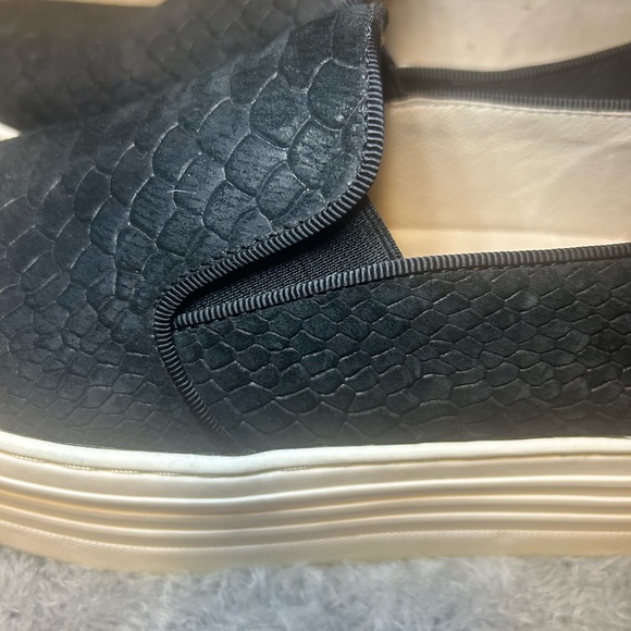 STEVE MADDEN Women’s Black Suede Platform Slip-On, Size 10B - Picture 14 of 15